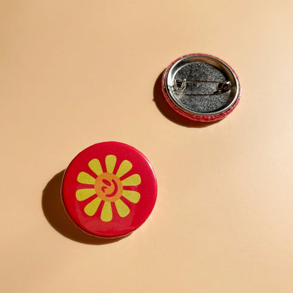 Winking Wallflower Daisy Pin