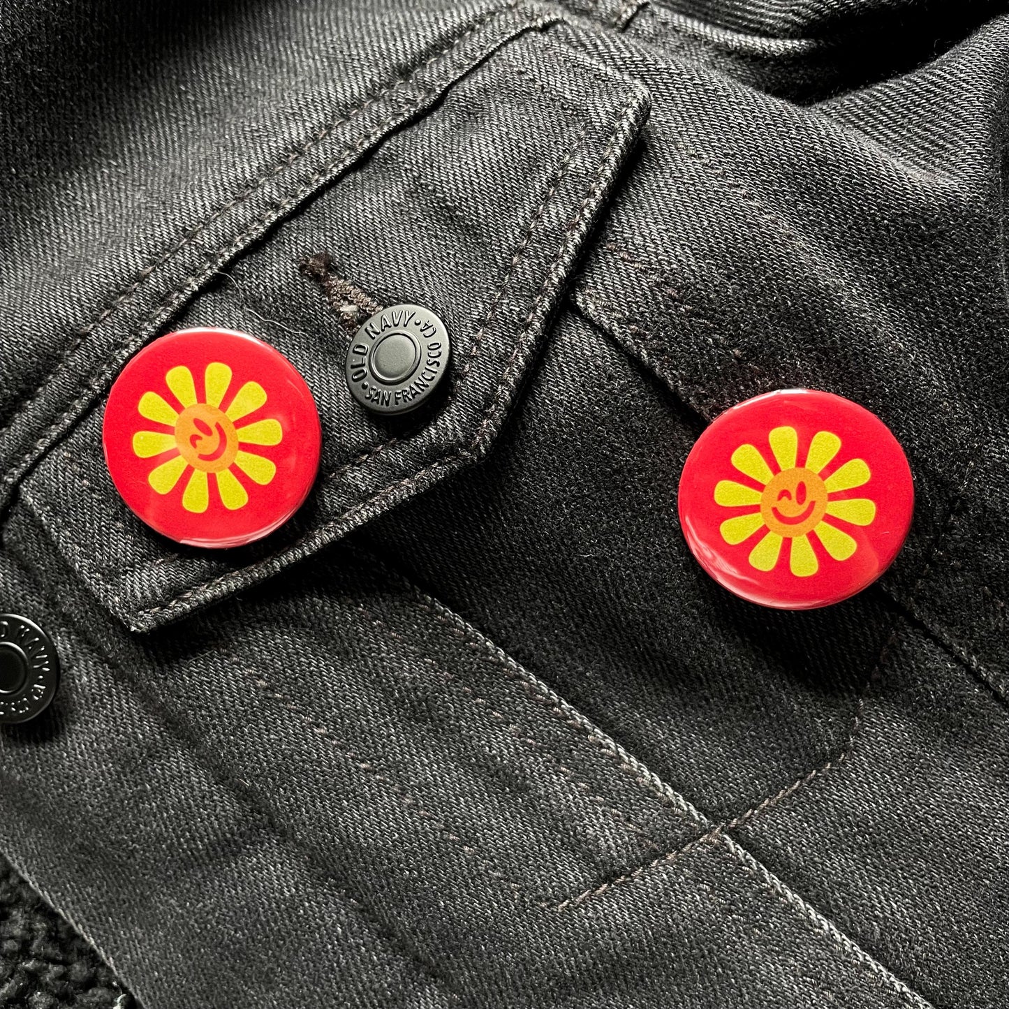 Winking Wallflower Daisy Pin