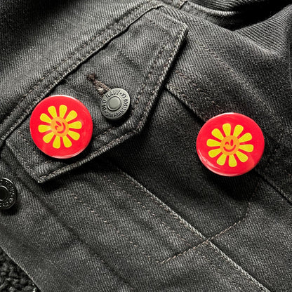 Winking Wallflower Daisy Pin